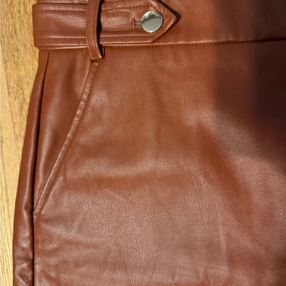Ann Taylor Loft  Brown Chestnut
Faux Leather Button Tab Skirt size 14 - Picture 4 of 7
